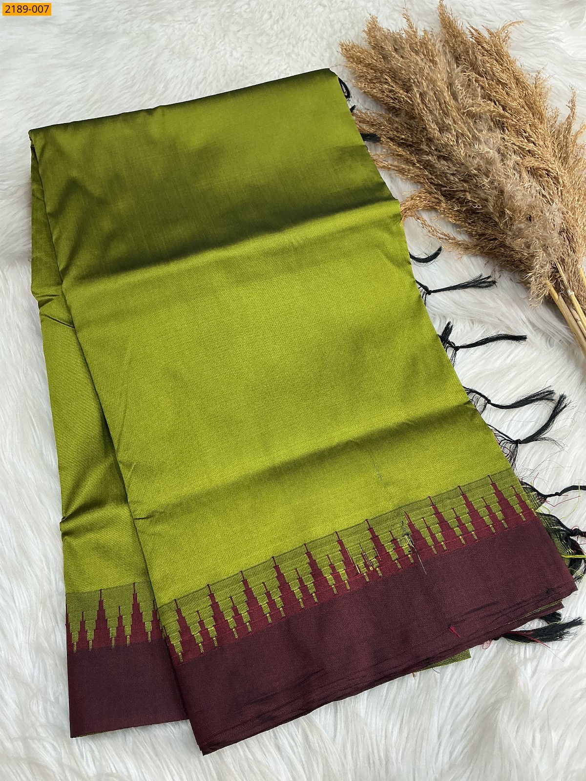 Green Thalampoo Raw Silk Saree