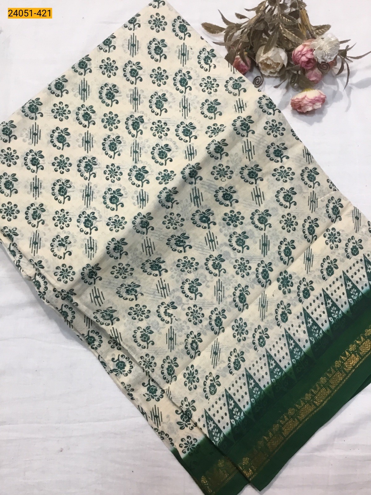 Cream With Green Sungudi Cotton Printed Saree