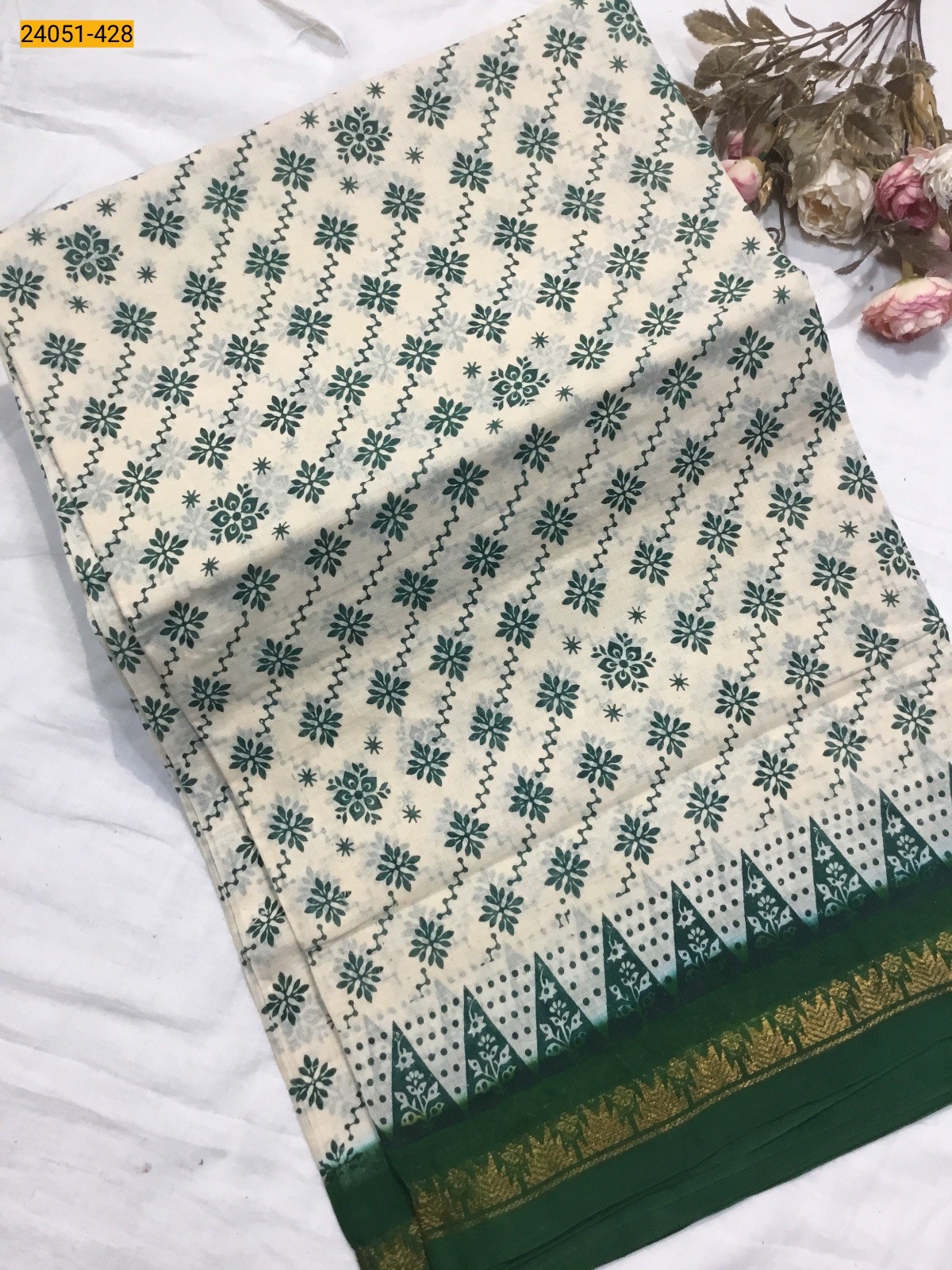 Cream With Green Sungudi Cotton Printed Saree