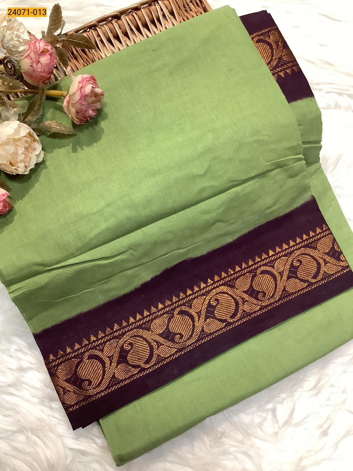 Light Green Plain Sungudi Cotton Saree