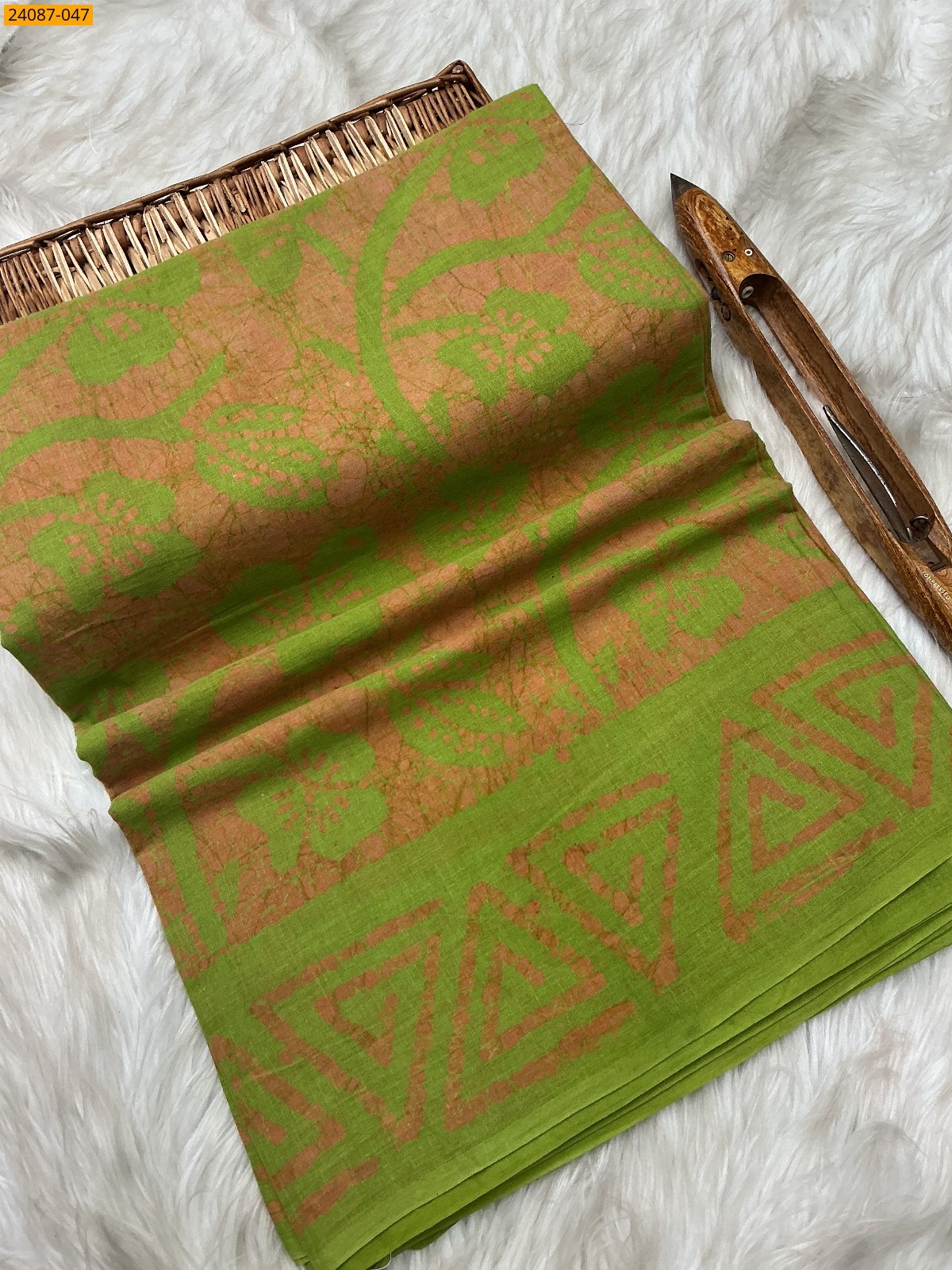 Dark green Batik Print Cotton sarees