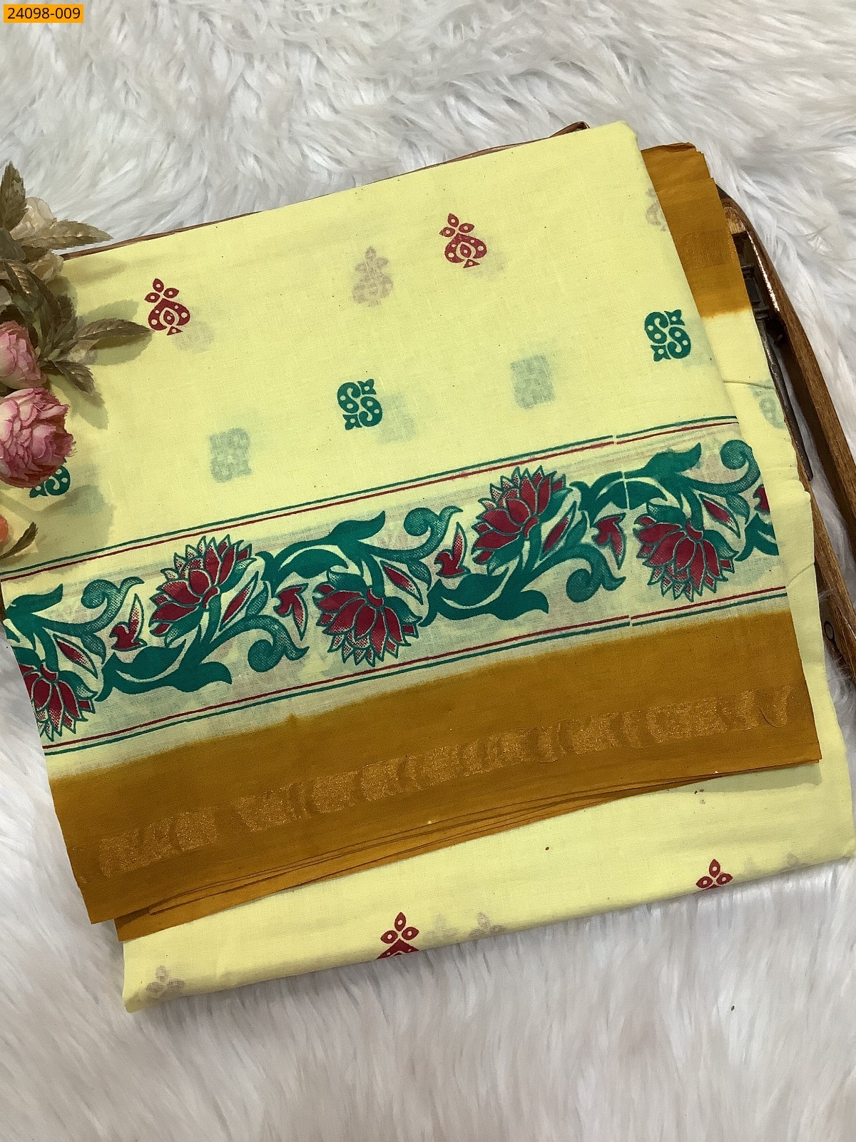 Cream Sungudi Cotton printed saree