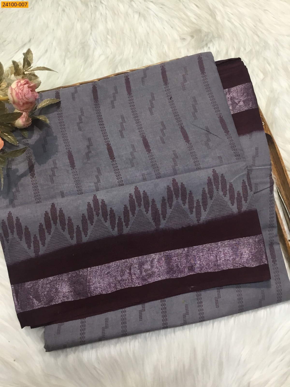 Gray Sungudi Cotton Printed Saree