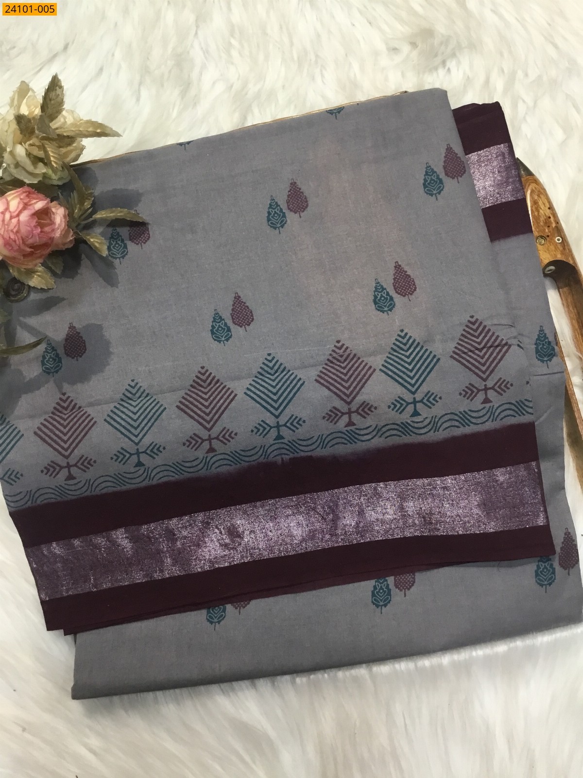 Gray Sungudi Cotton Printed Saree