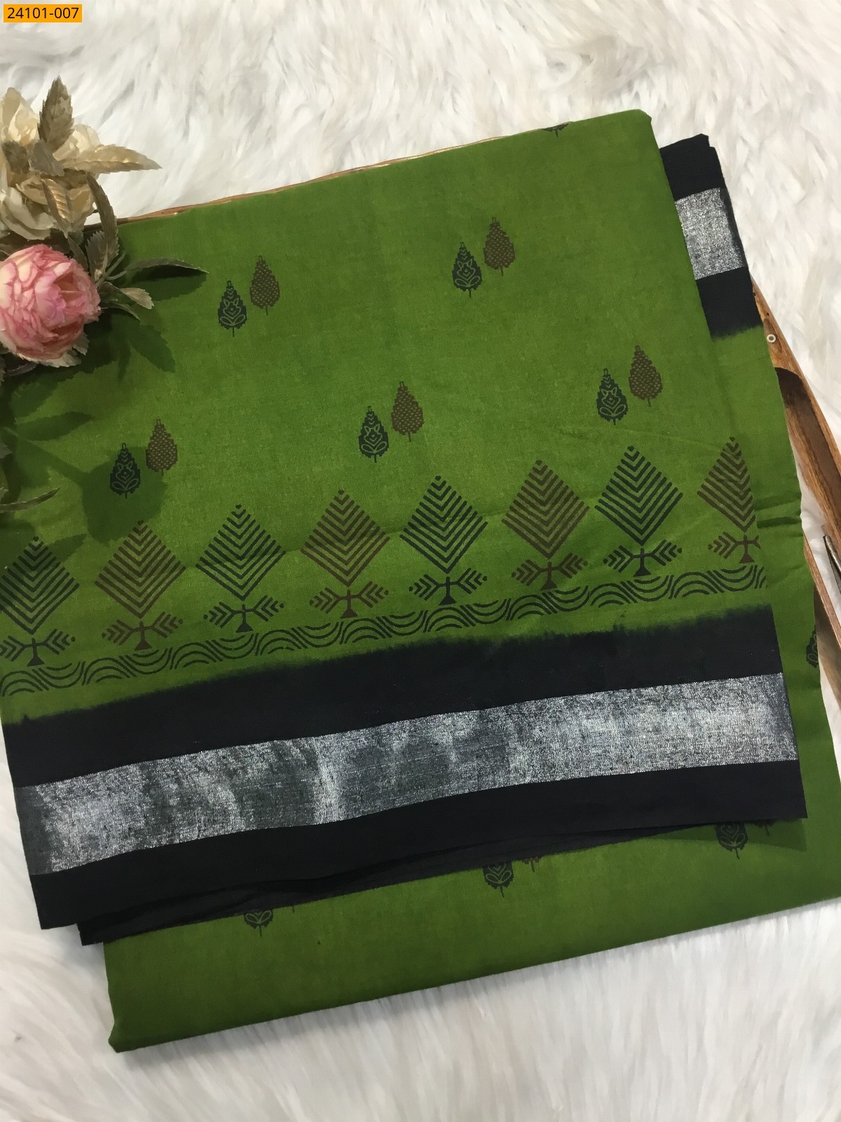 Dark Green Sungudi Cotton Printed Saree