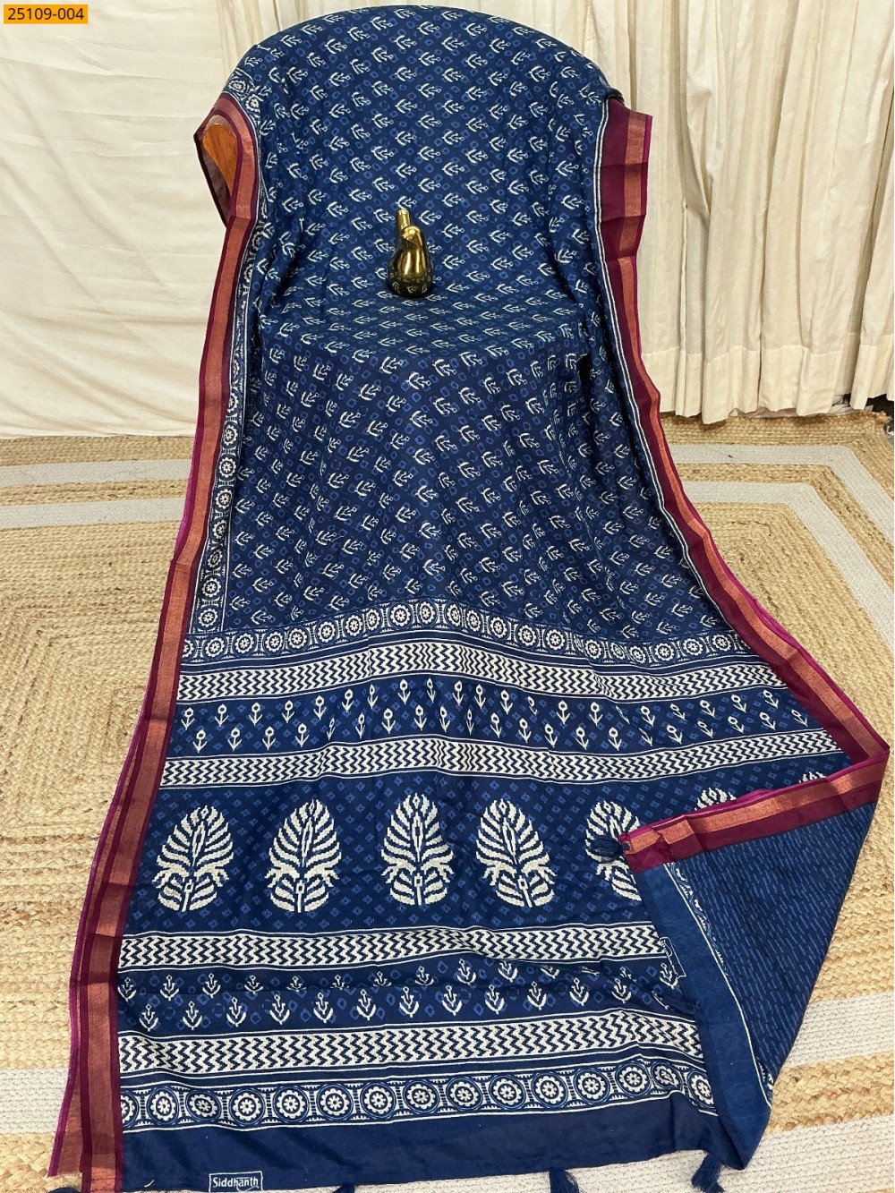 Navy Blue Mulmul Linen Silk Saree Navy Blue Mulmul Linen Silk Saree