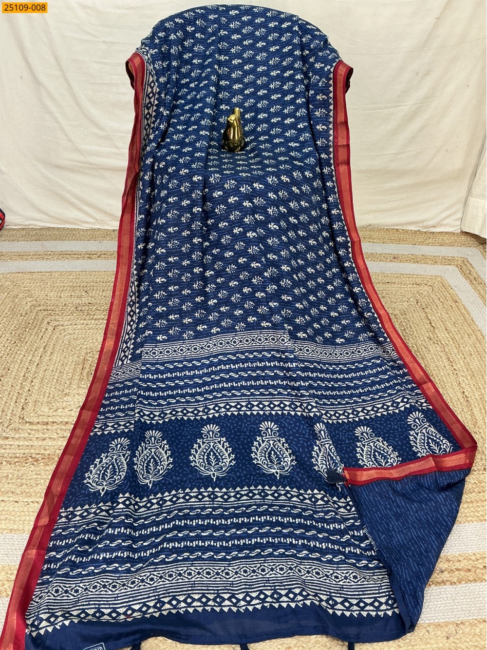 Navy Blue Mulmul Linen Silk Saree Navy Blue Mulmul Linen Silk Saree