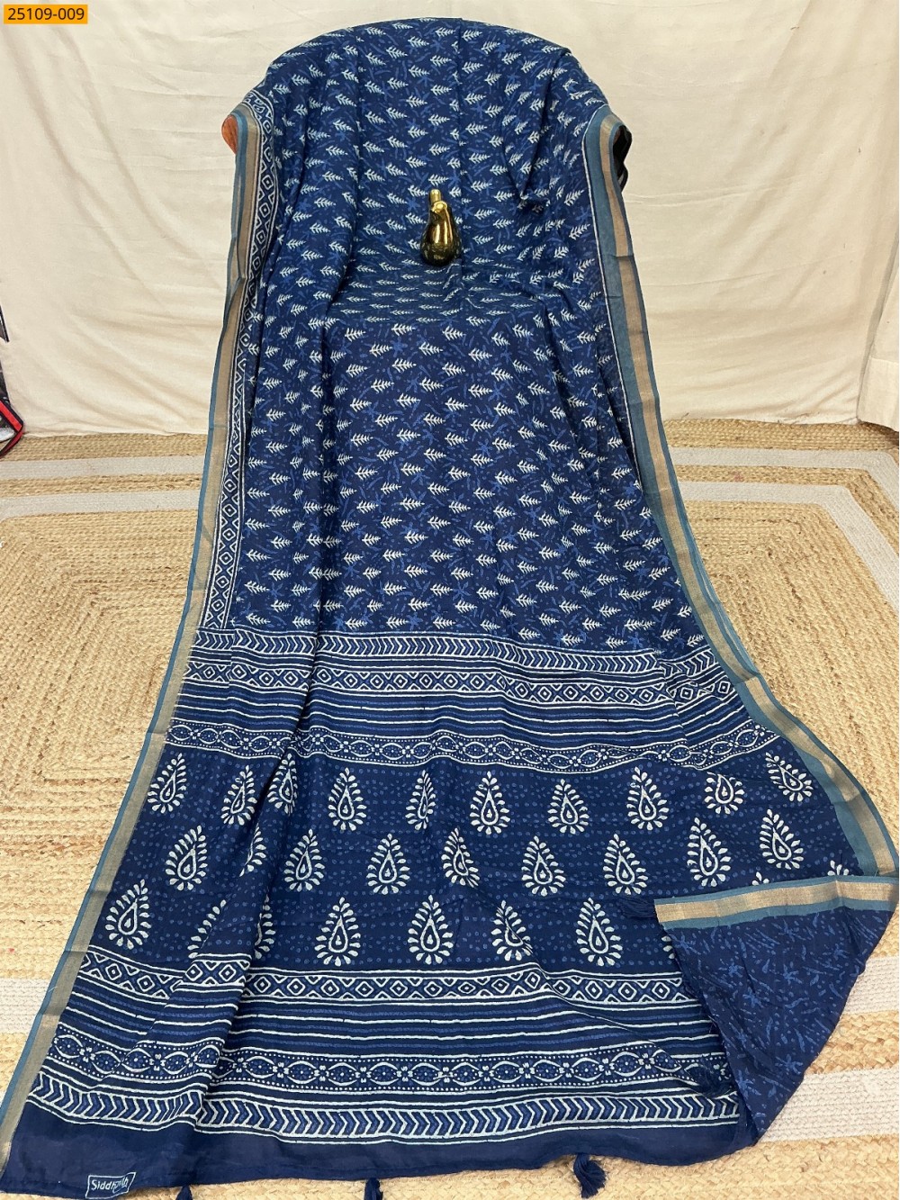 Navy Blue Mulmul Linen Silk Saree Navy Blue Mulmul Linen Silk Saree