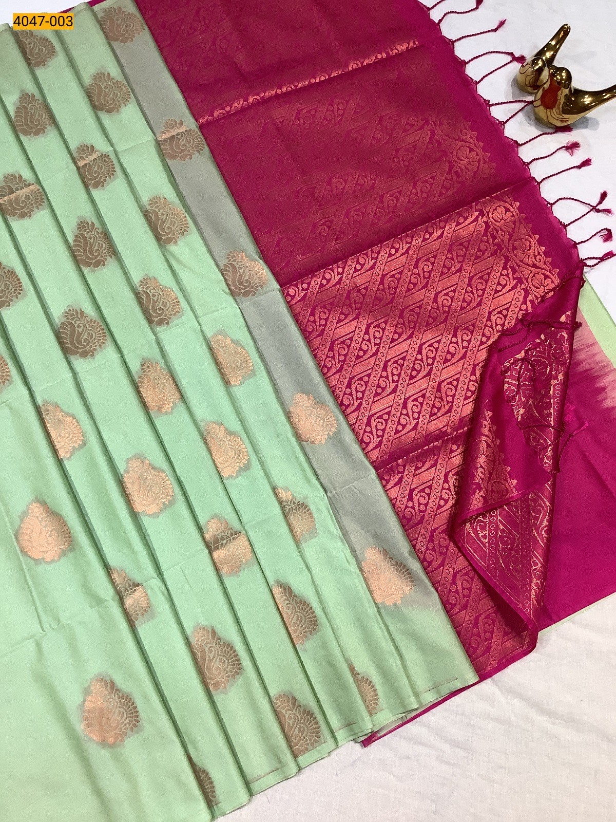 Pista Green Premium Borderless Soft Silk Saree