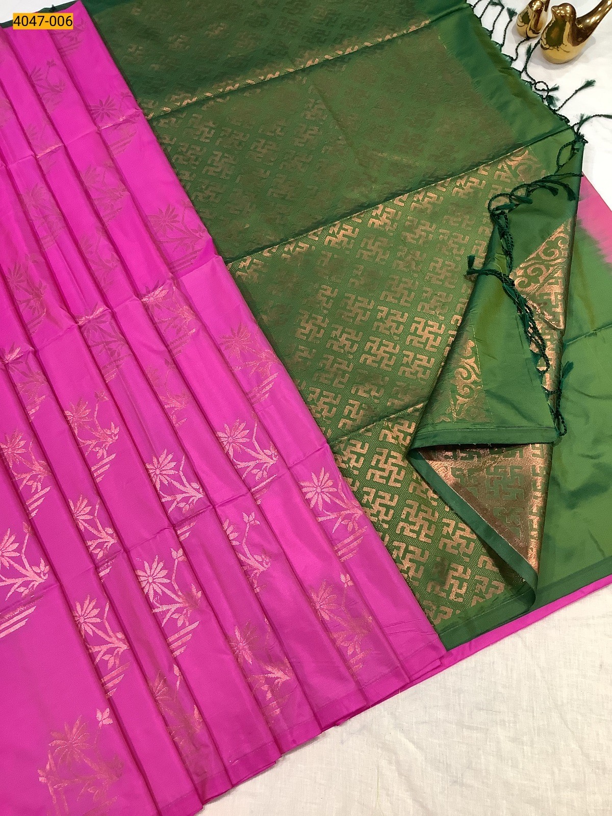 Pink Premium Borderless Soft Silk Saree