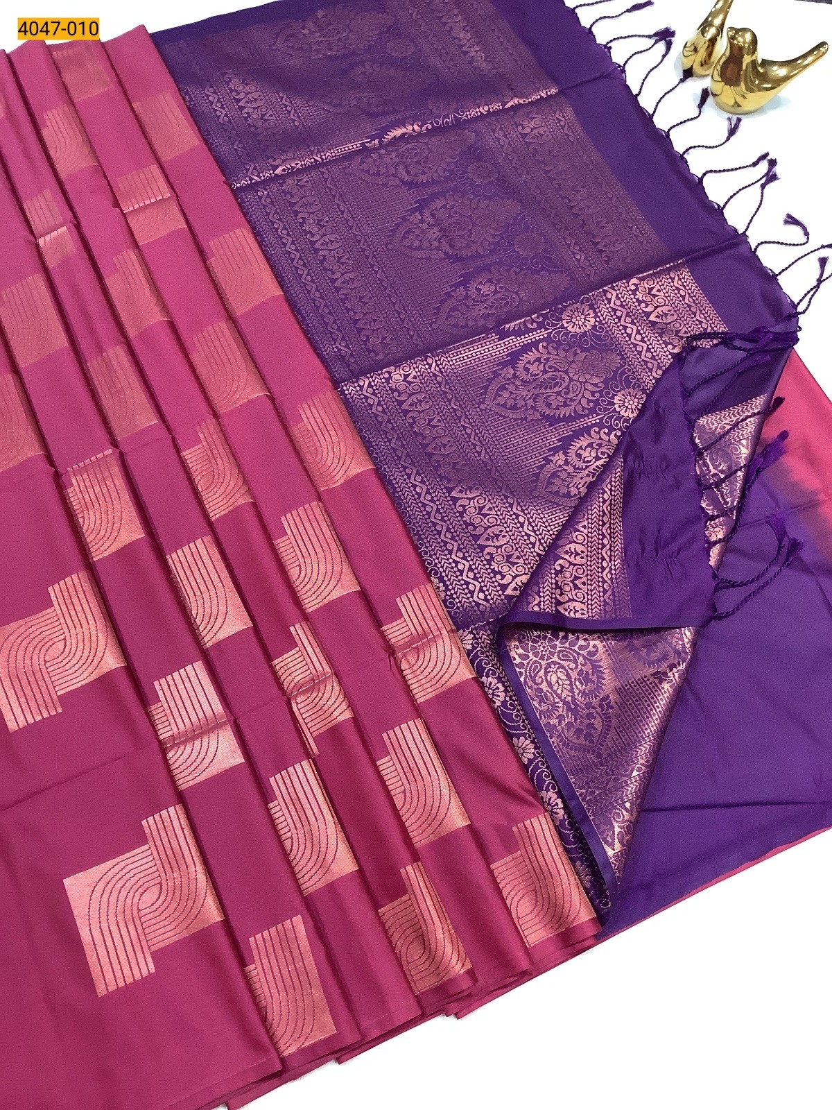 Maroon Premium Borderless Soft Silk Saree