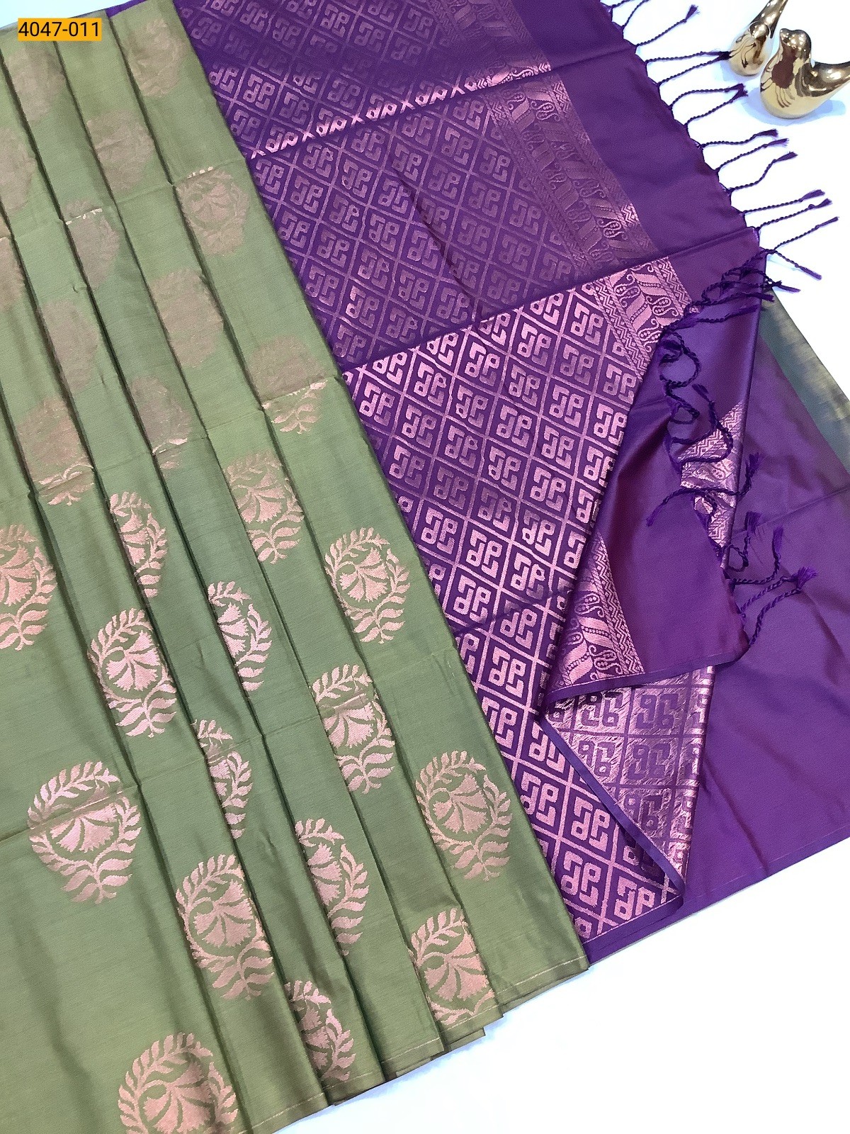 Green Premium Borderless Soft Silk Saree