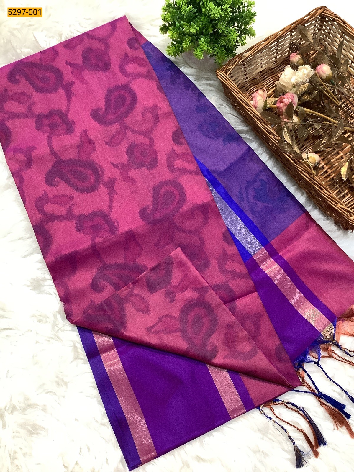 Pink Pochampally Ikkat Print Soft Silk Saree