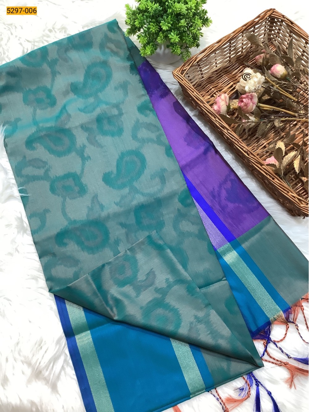 Green Pochampally Ikkat Print Soft Silk Saree