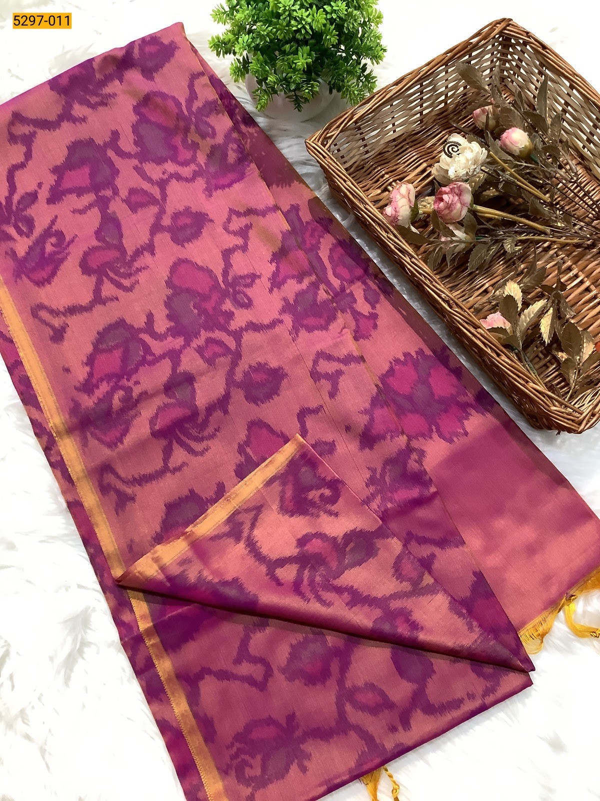 Pink Pochampally Ikkat Print Soft Silk Saree