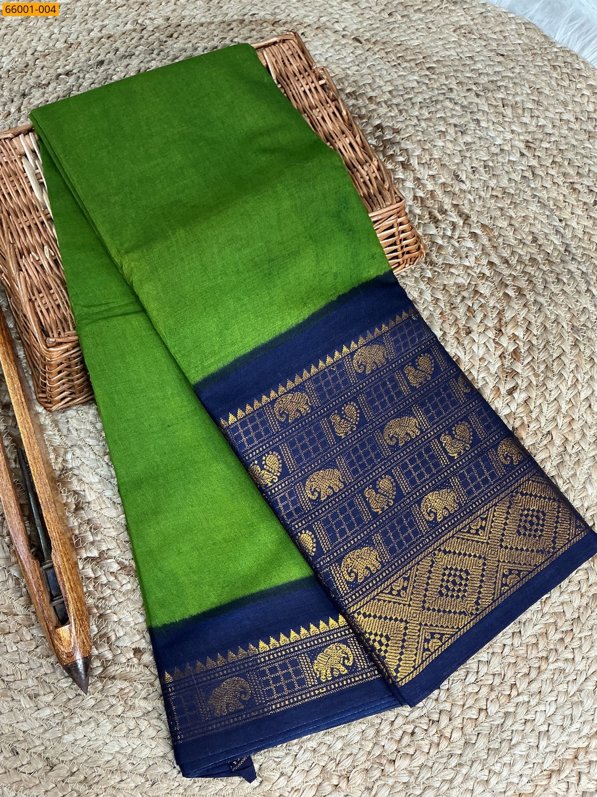 Mayuri Plain Sugudi Cotton Saree - Green