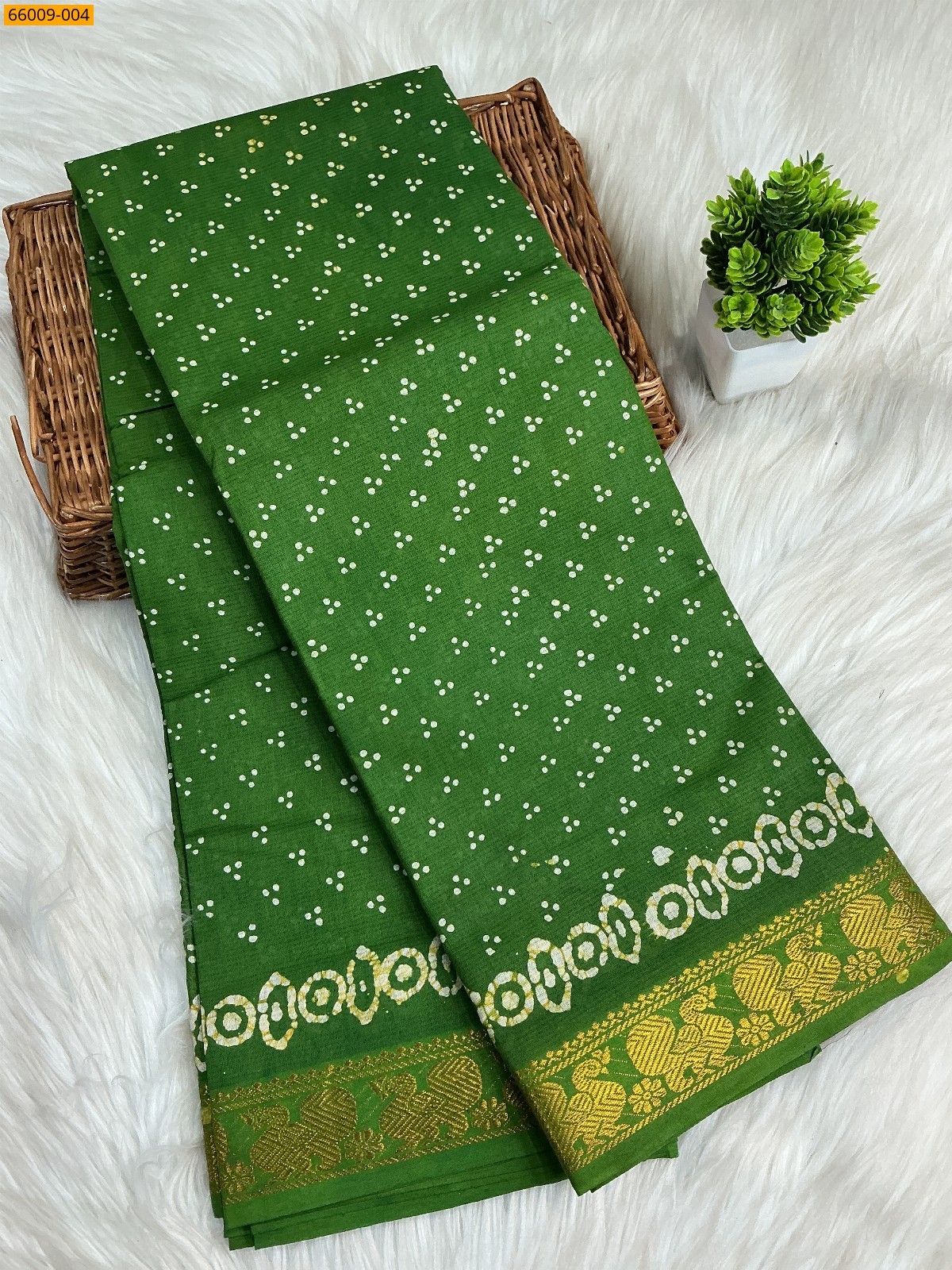 Green Sungudi Cotton dot printed saree