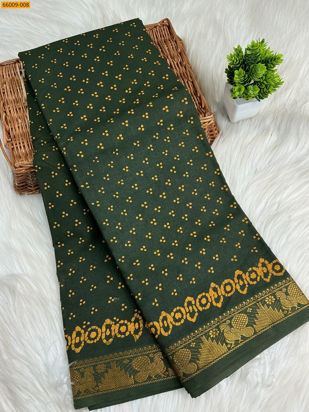 Dark Green Sungudi Cotton dot printed saree