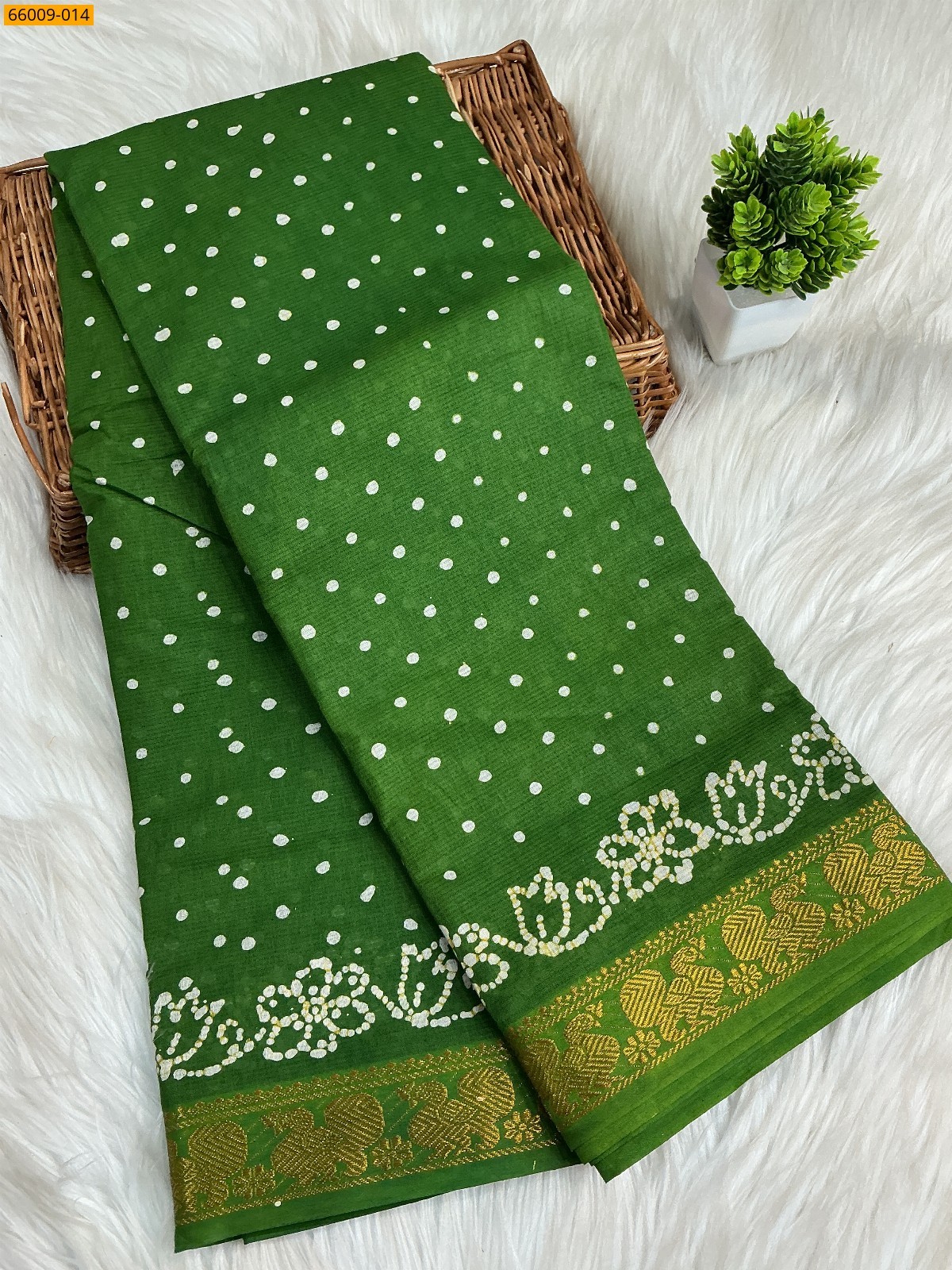 Green Sungudi Cotton dot printed saree