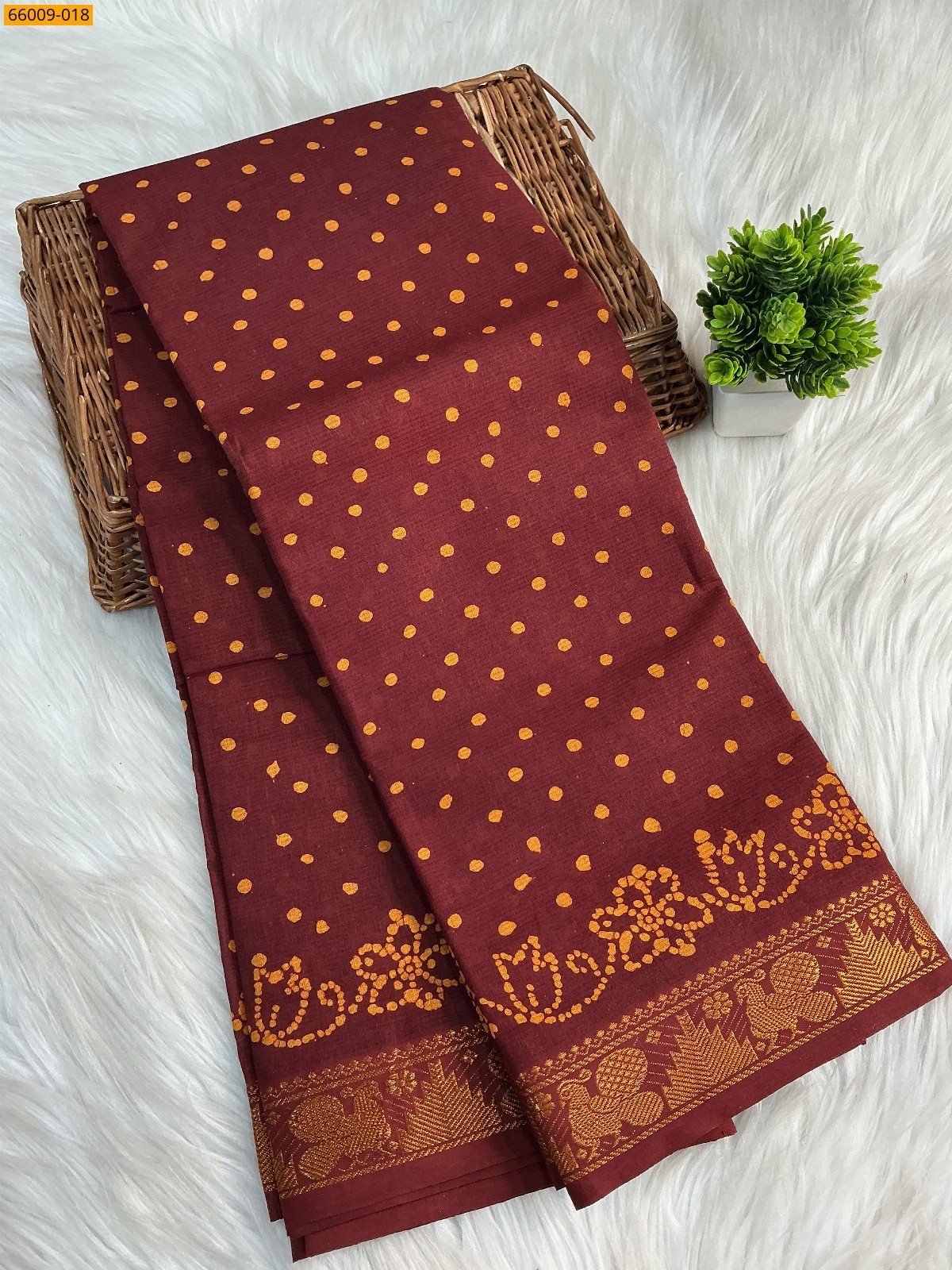 Maroon Sungudi Cotton dot printed saree
