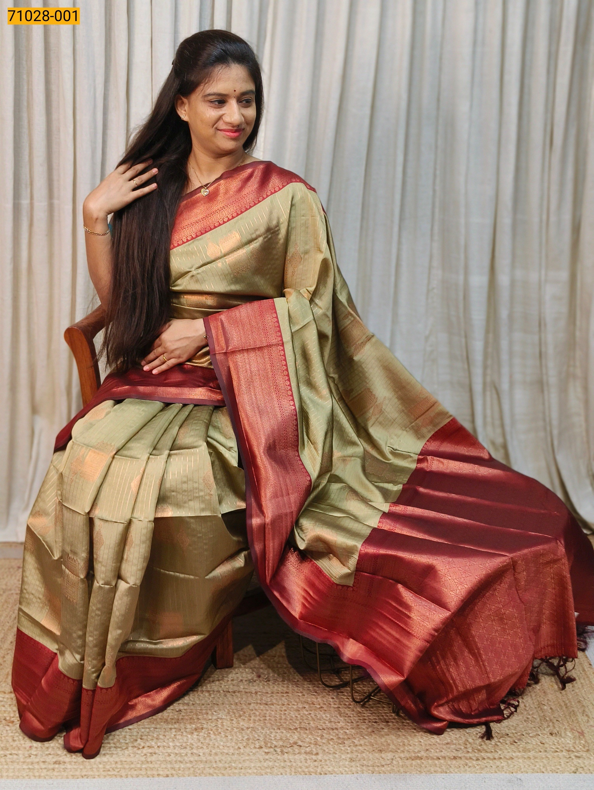 Green Vaira Oosi Kanchi Weavings Silk Saree