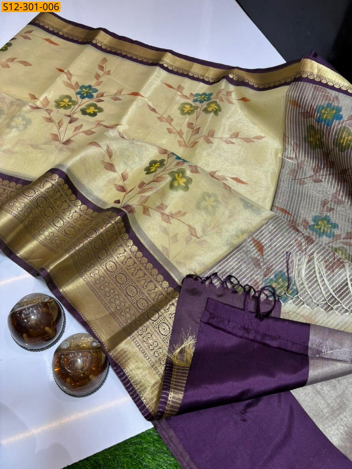 Half white Banarsi kaanchi border tissue printed Saree