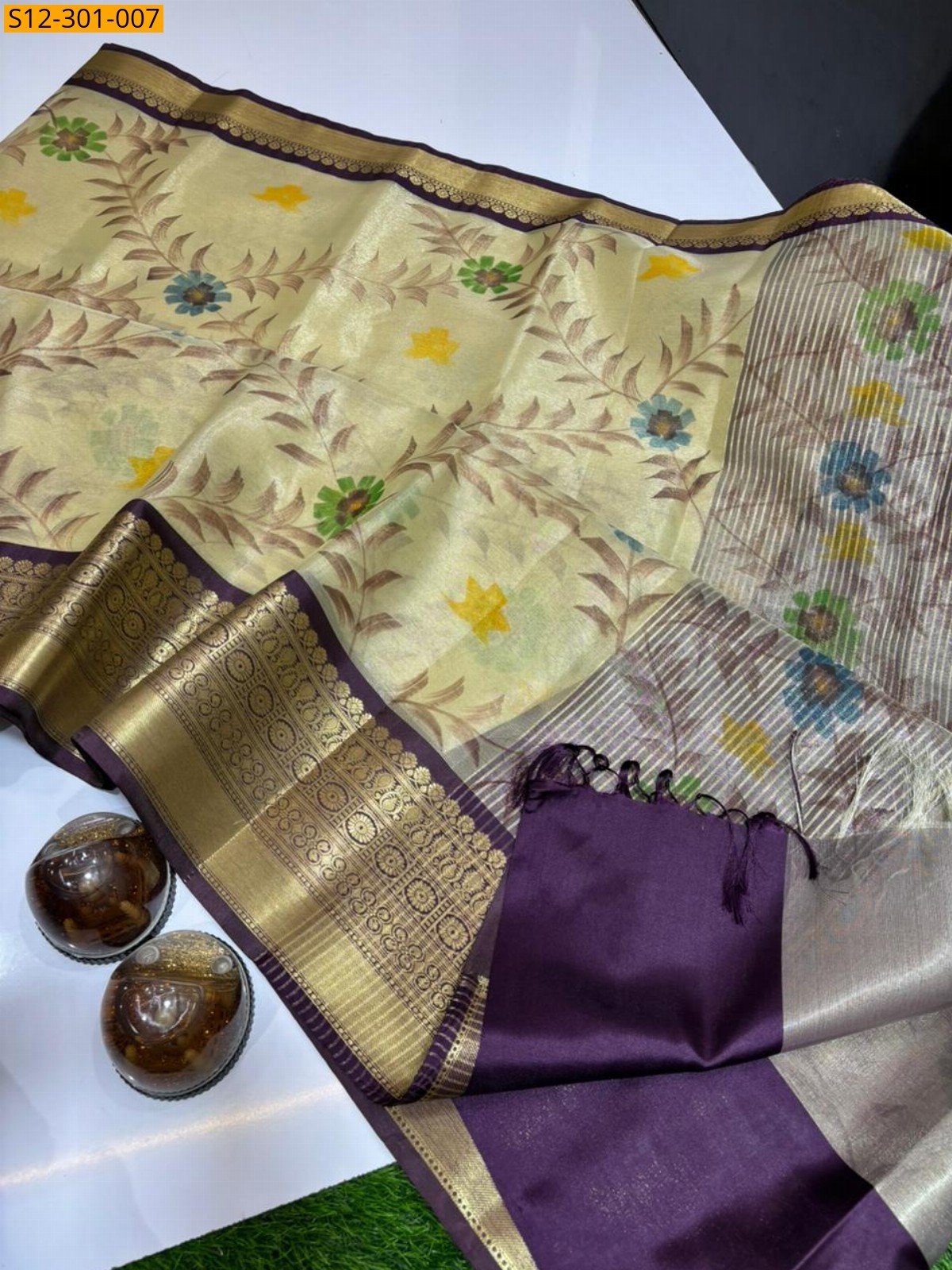 Half white Banarsi kaanchi border tissue printed Saree