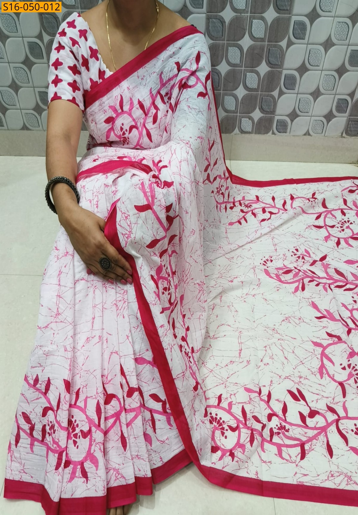 White Mulmul cotton printed sarees 
