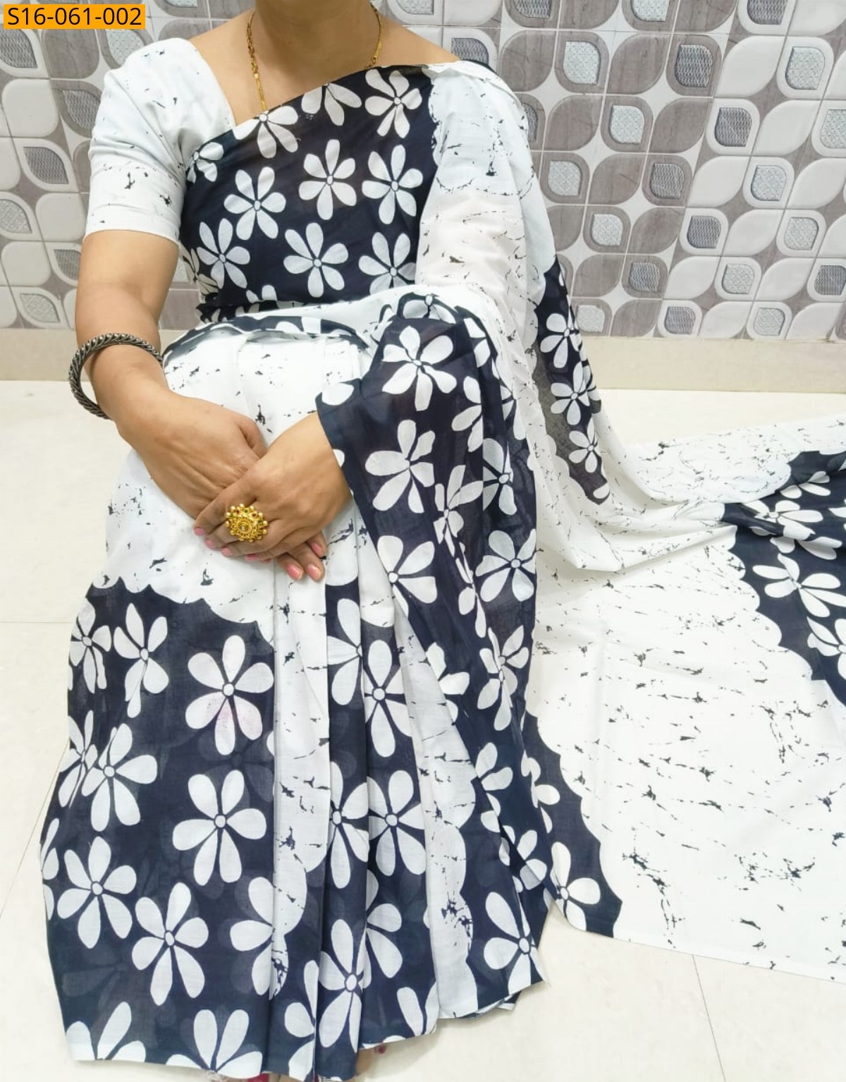 White Mulmul cotton printed sarees 