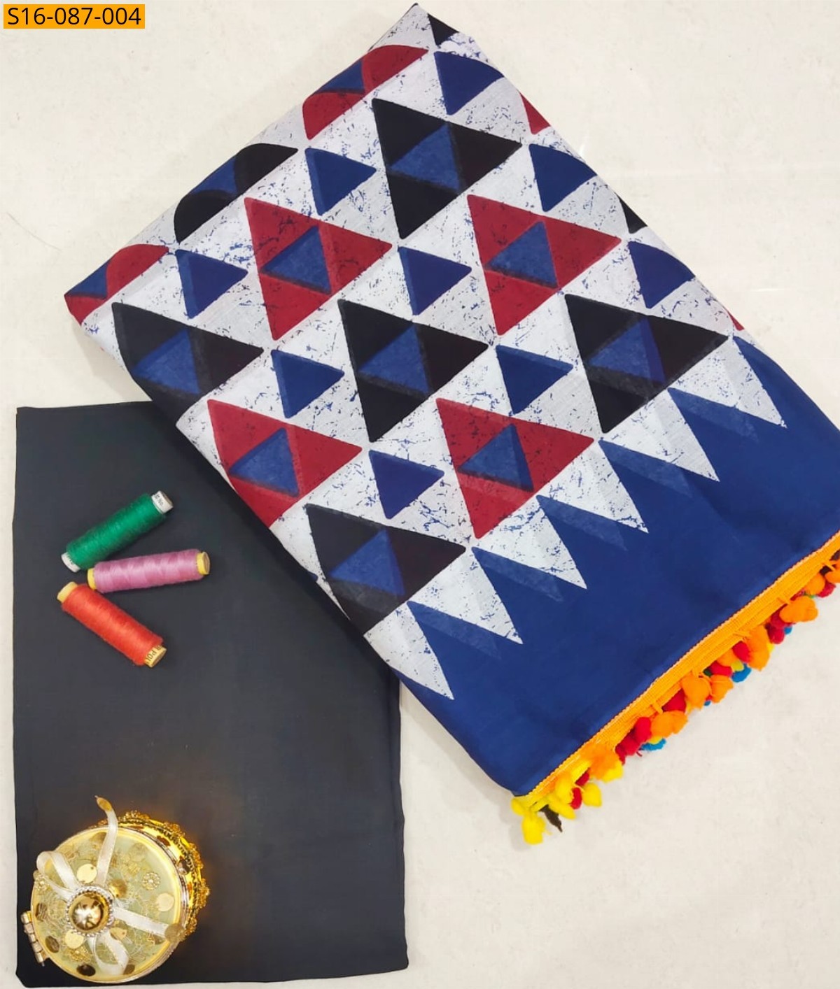 White Mulmul cotton  sarees With Pompom