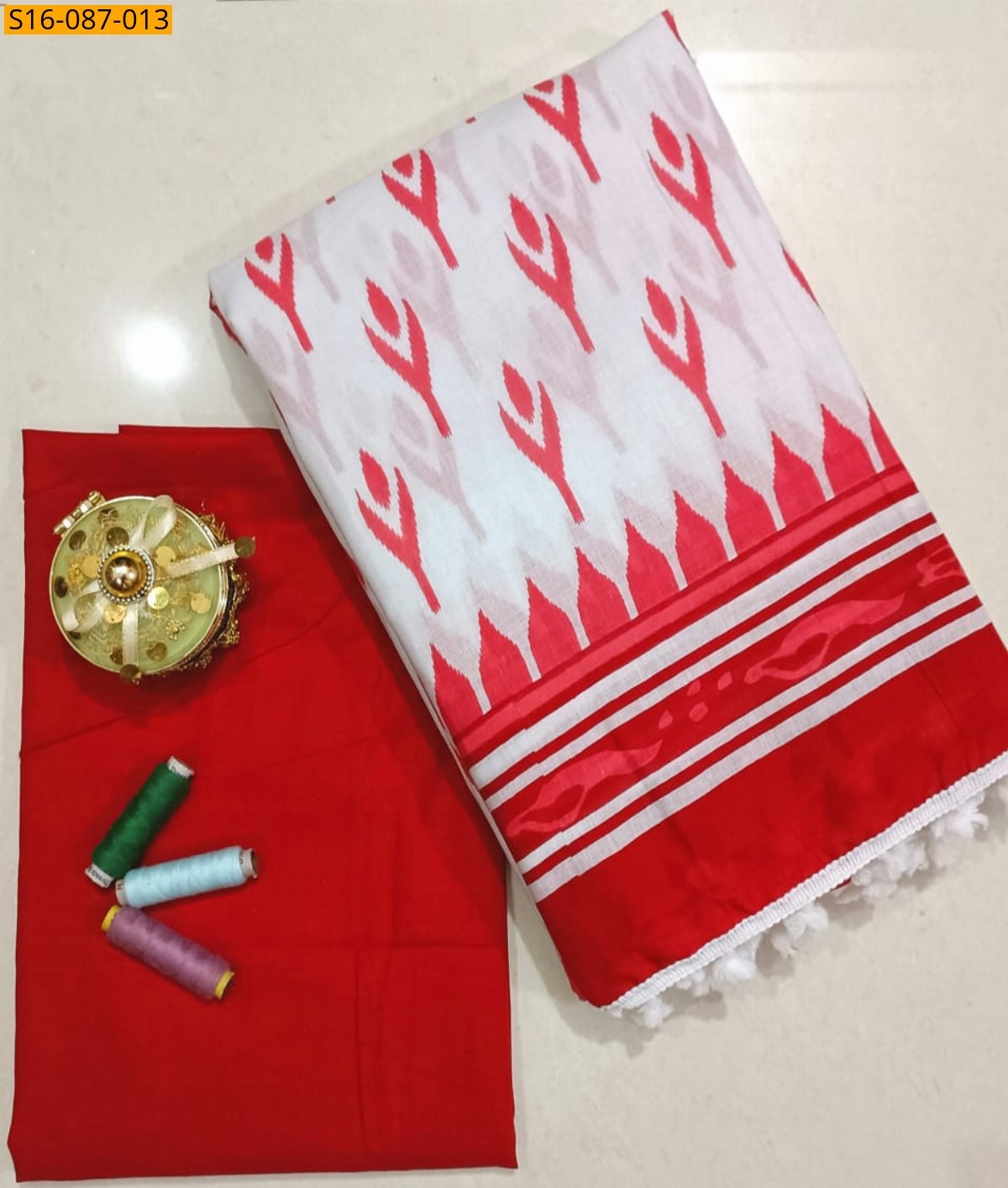 White Mulmul cotton  sarees With Pompom