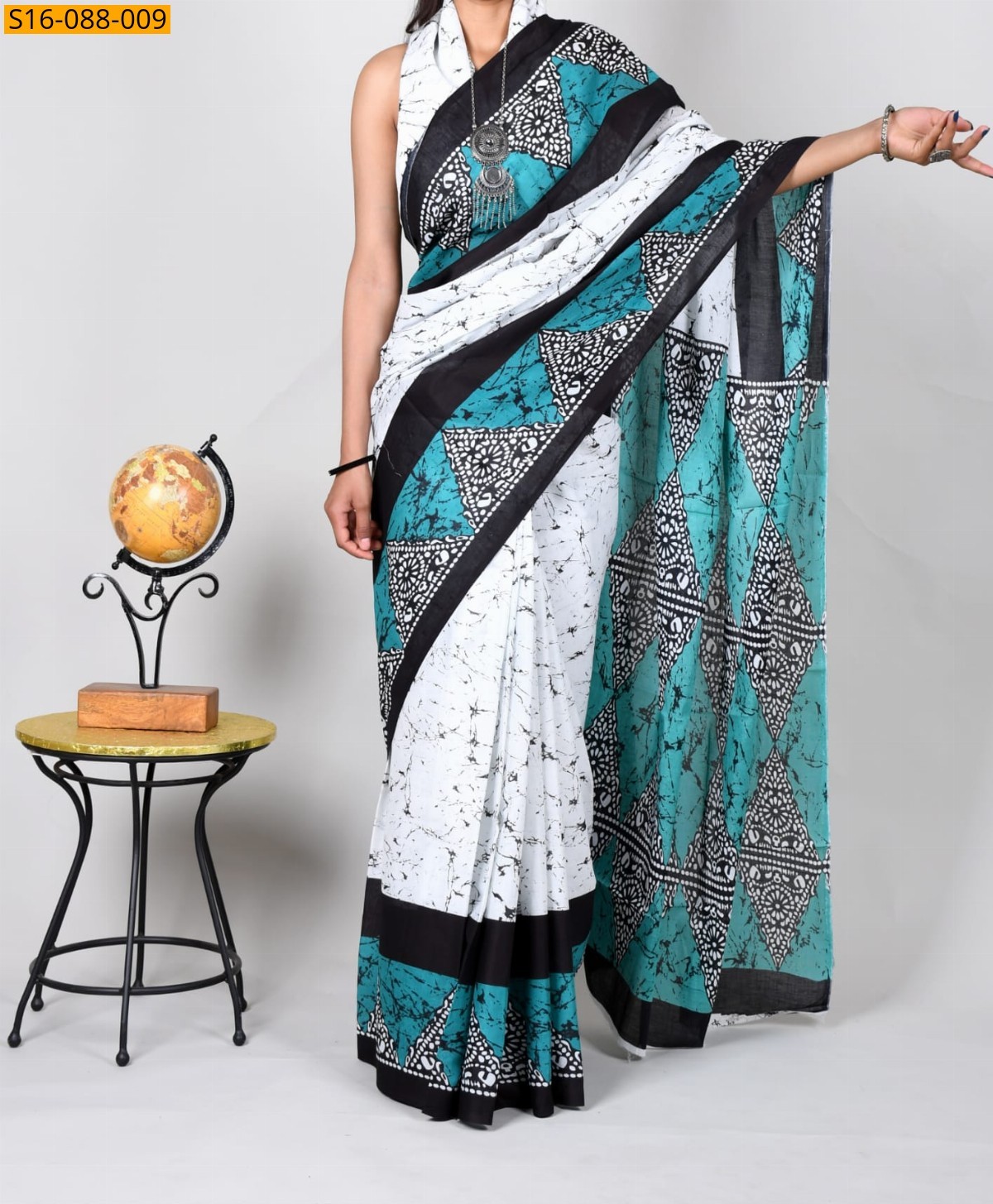 White Mulmul cotton  sarees