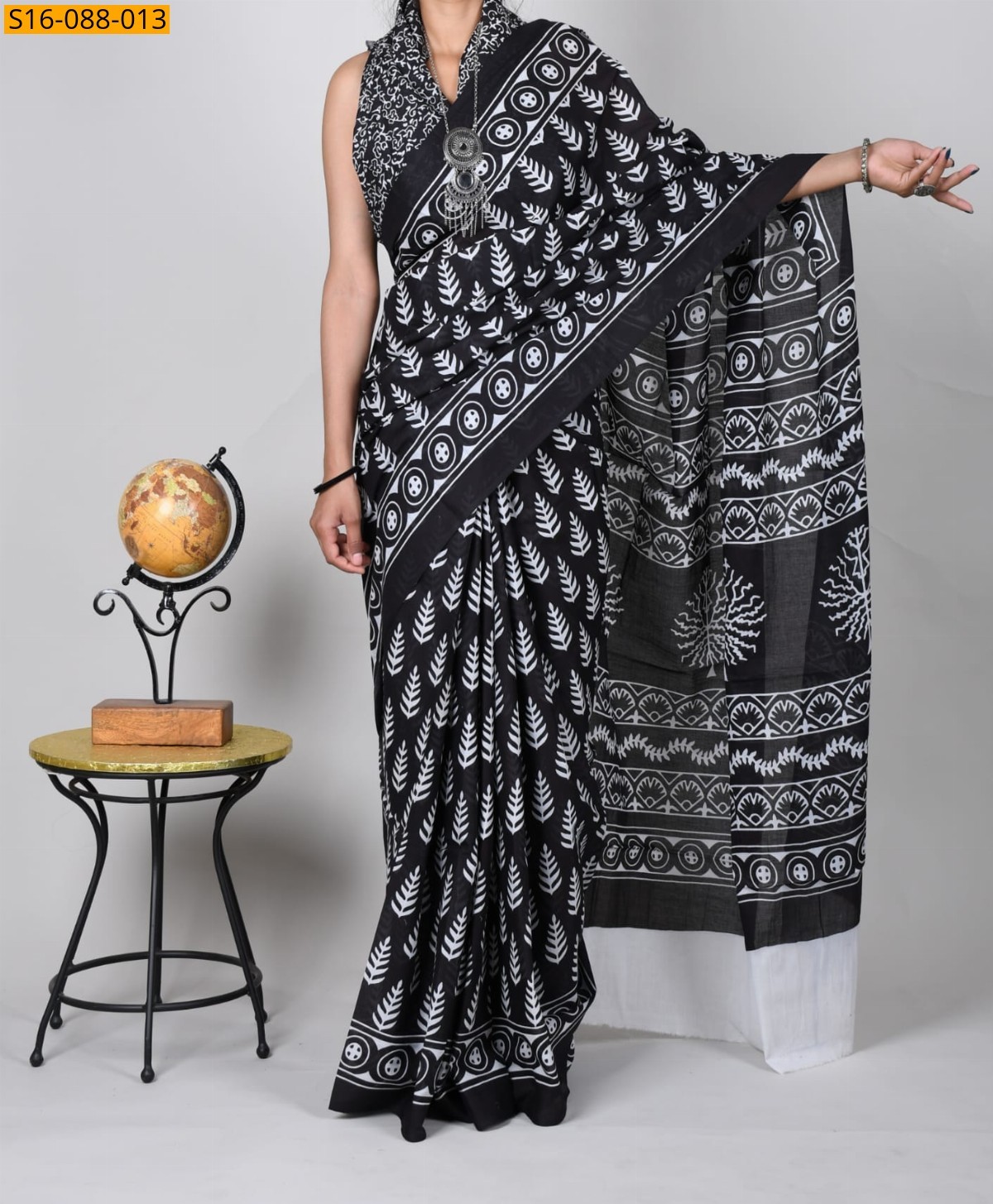 White Mulmul cotton  sarees