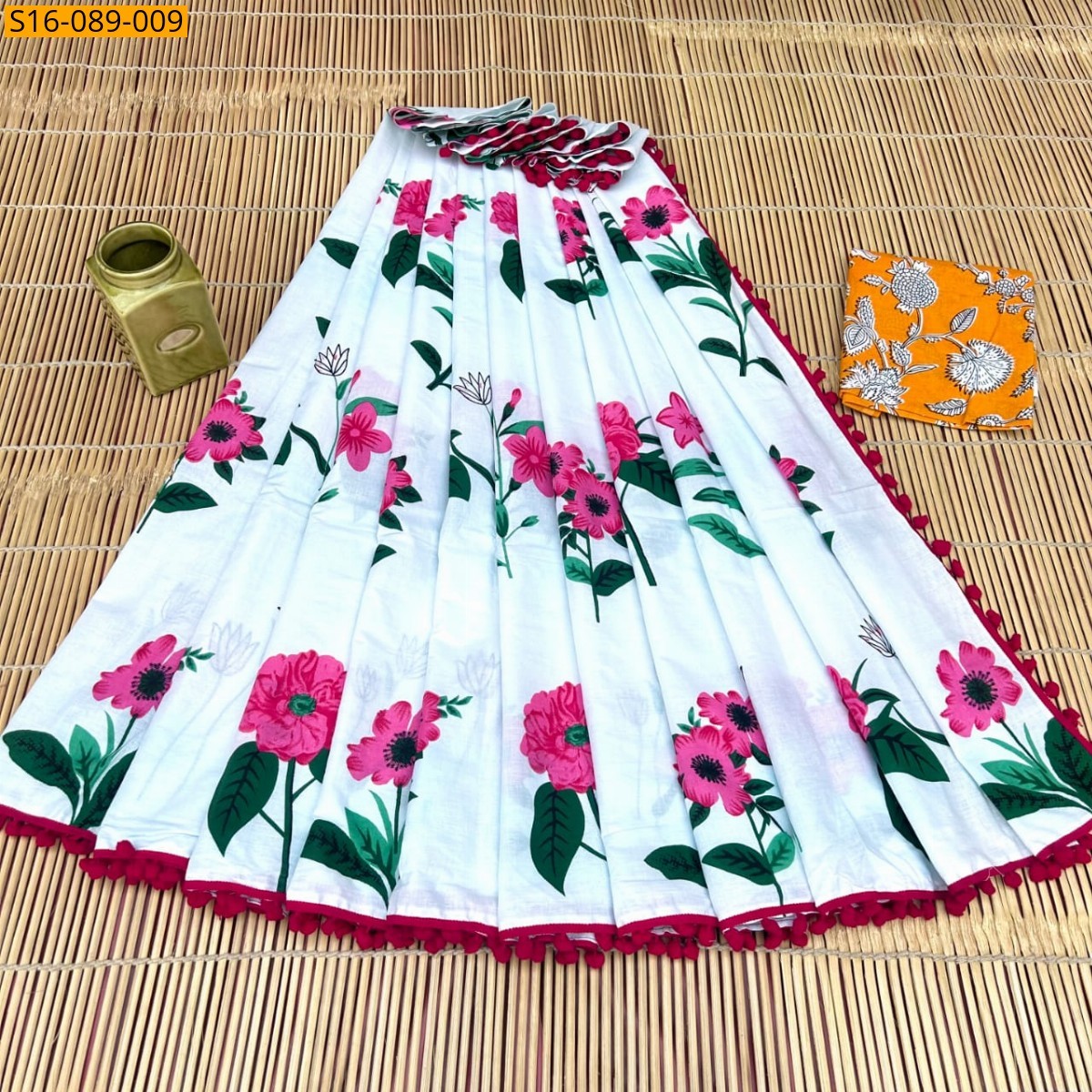 White Mulmul cotton  sarees With Pompom