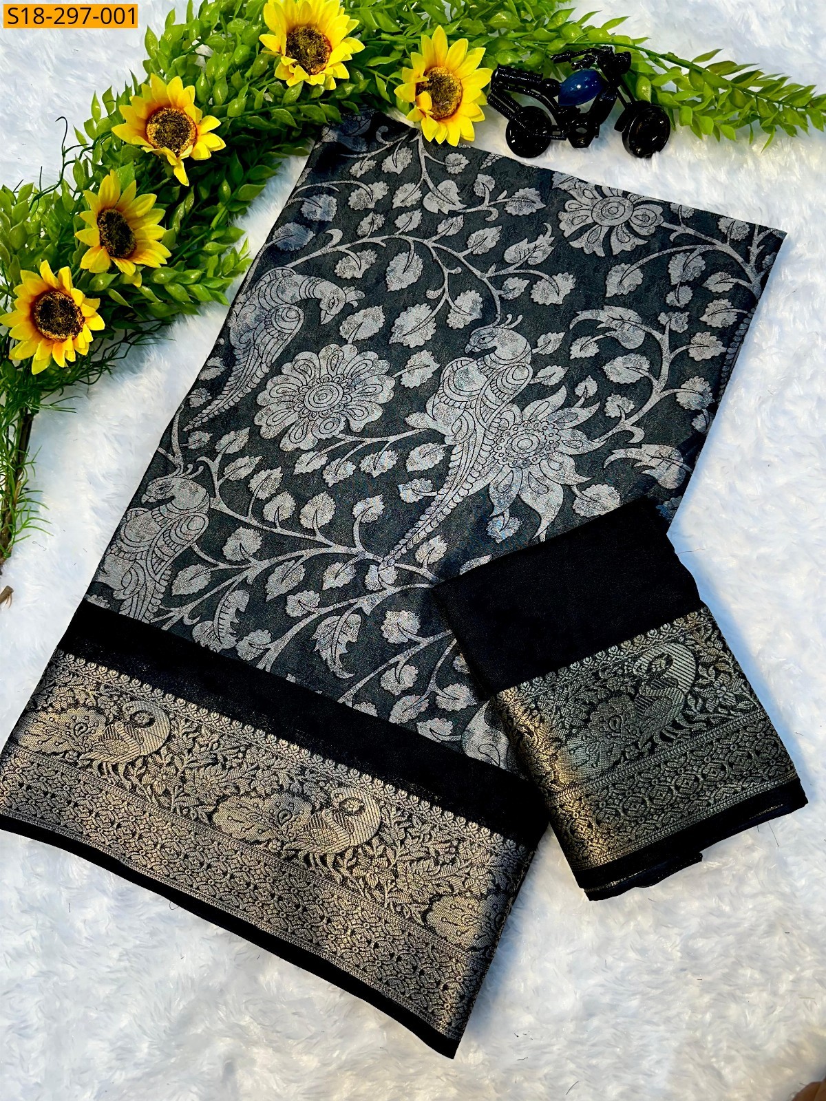 Black Marshmellow blooming saree