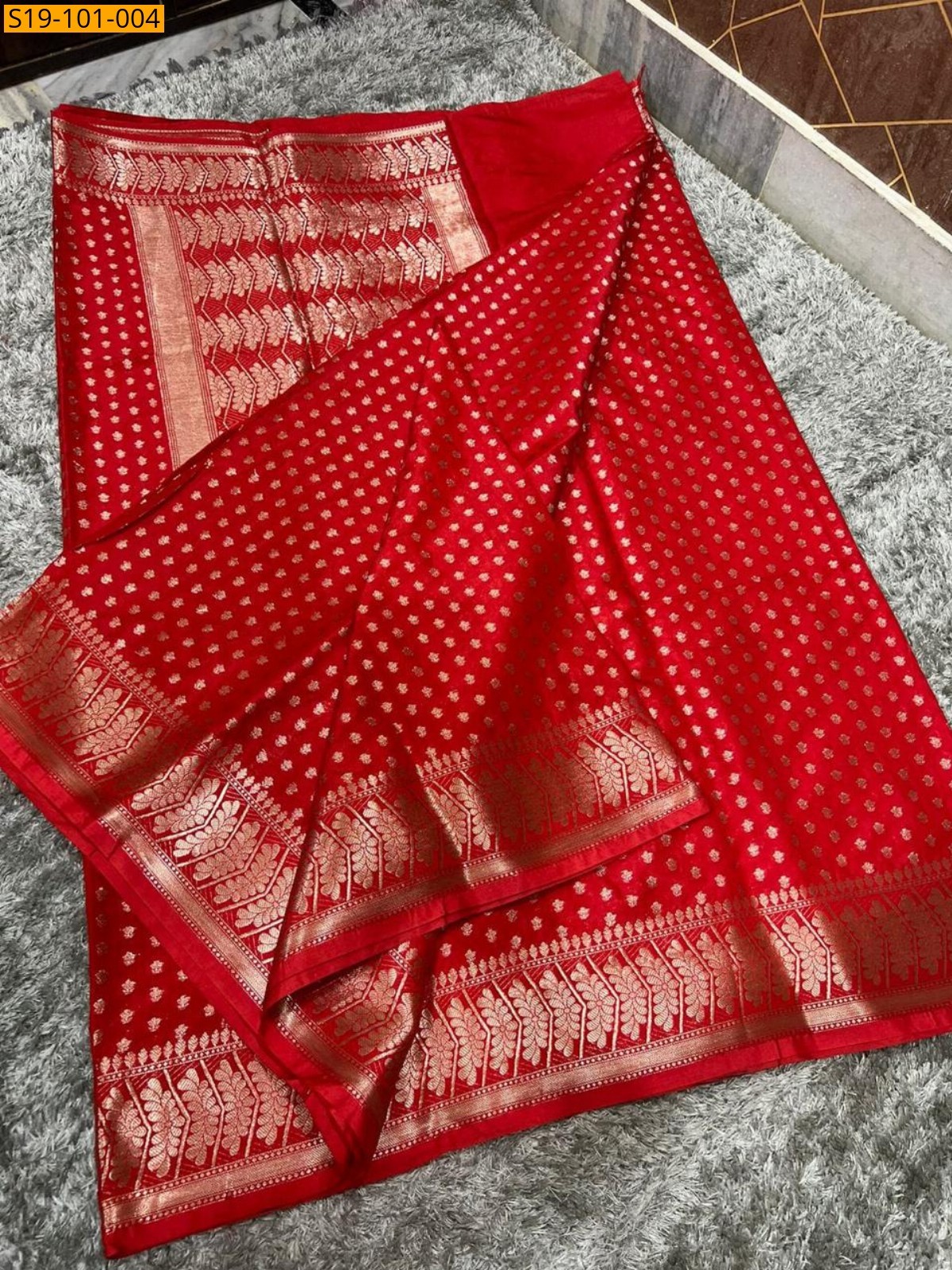 Red Banarasi katan soft silk saree