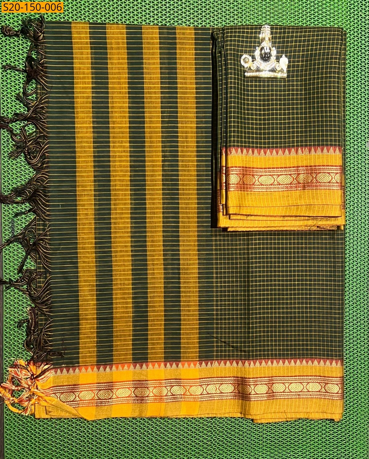 Green Traditional handwoven narayanpet Material