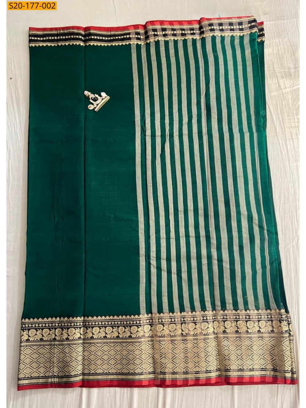 Dark Green Pure Handwooven Narayanpeth Border Saree Dark Green Pure Handwooven Narayanpeth Border Saree