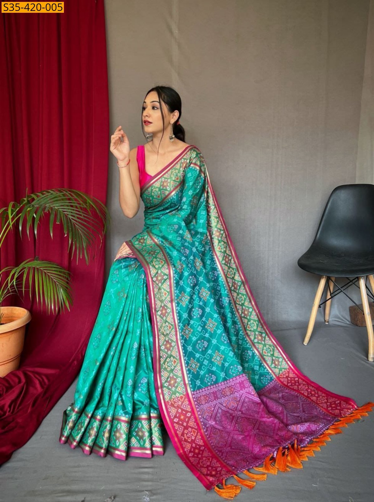 Rama Green Fancy Soft Patola Weaving Sarees