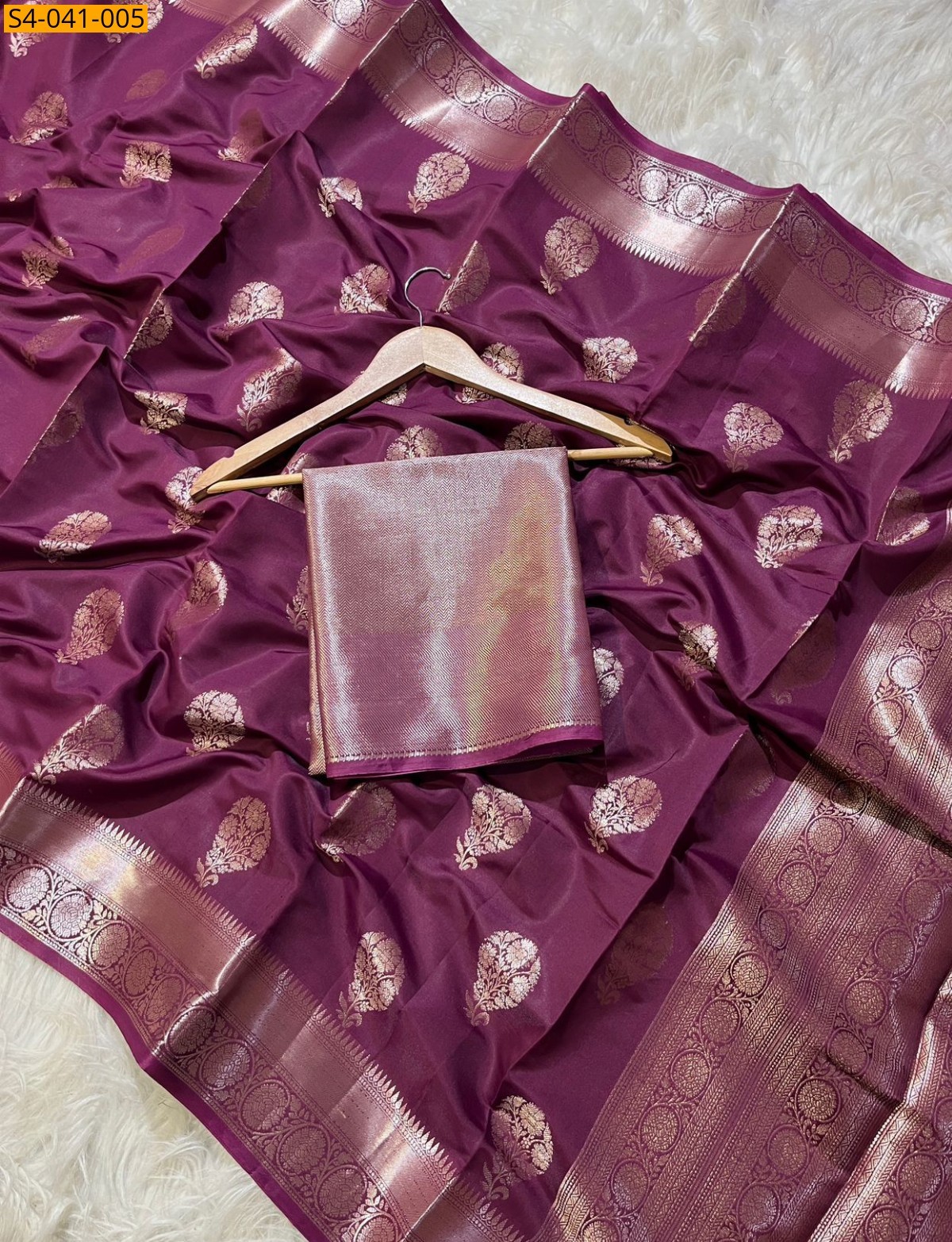 Onion pink Banarasi Soft Katan Silk Saree