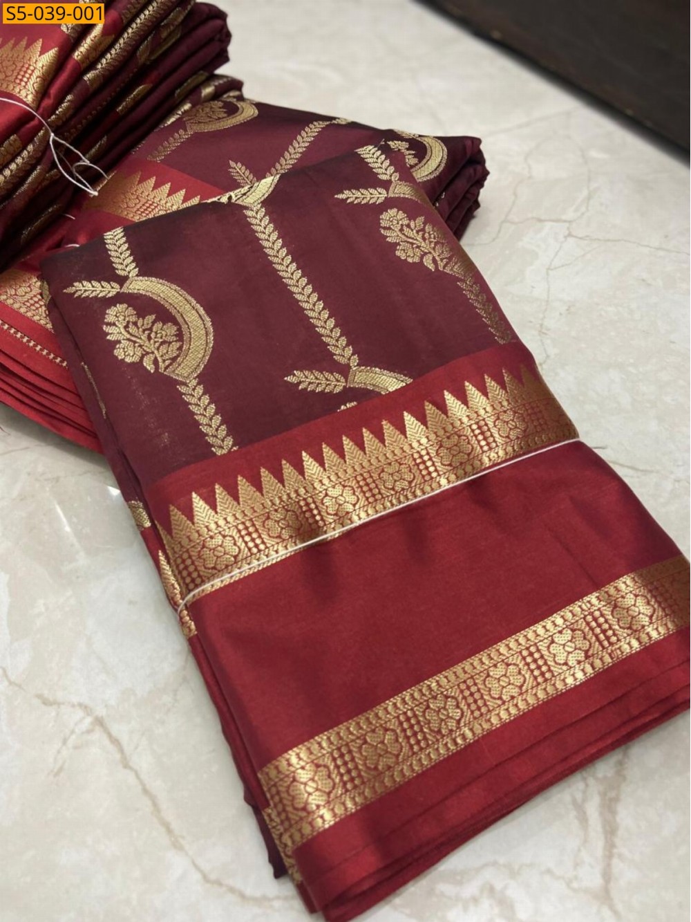Maroon Banarasi Soft Silk Saree Maroon Banarasi Soft Silk Saree