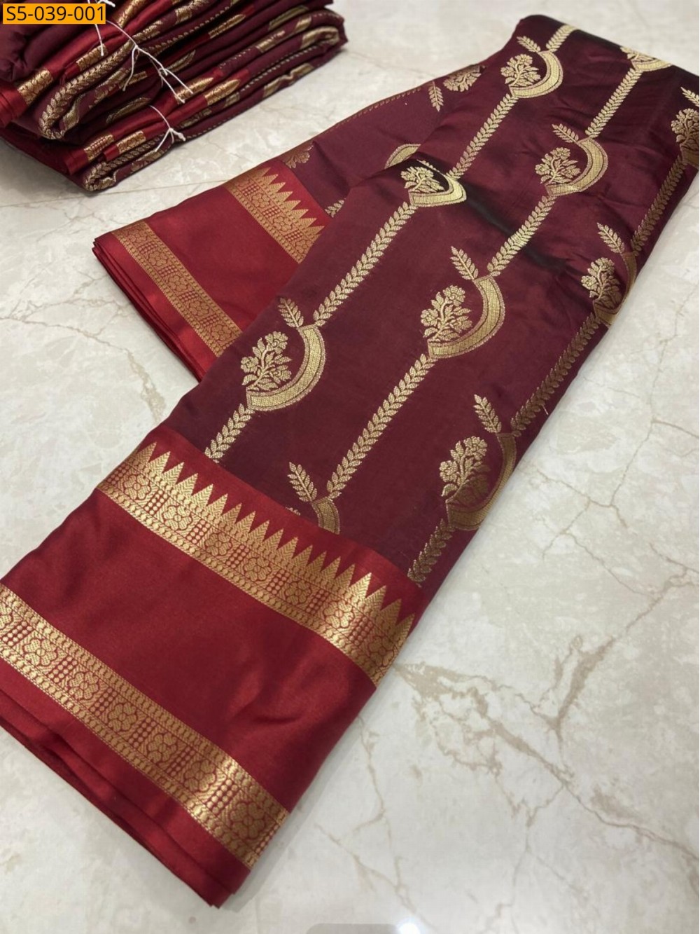 Maroon Banarasi Soft Silk Saree Maroon Banarasi Soft Silk Saree