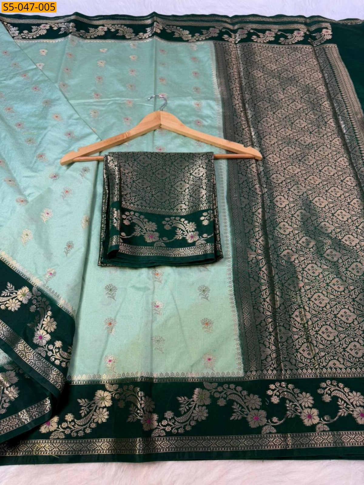 Green Banarasi Dybal Semi Dupian soft silk saree