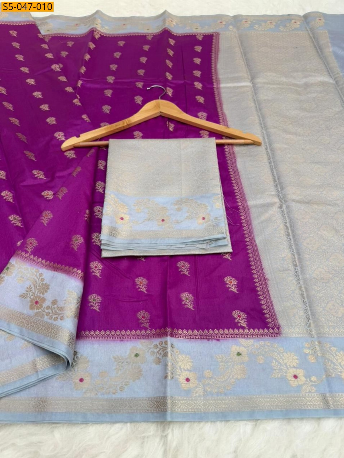 Magenta Banarasi Dybal Semi Dupian soft silk saree