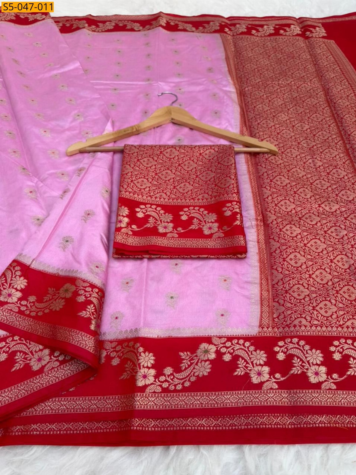 Pink Banarasi Dybal Semi Dupian soft silk saree
