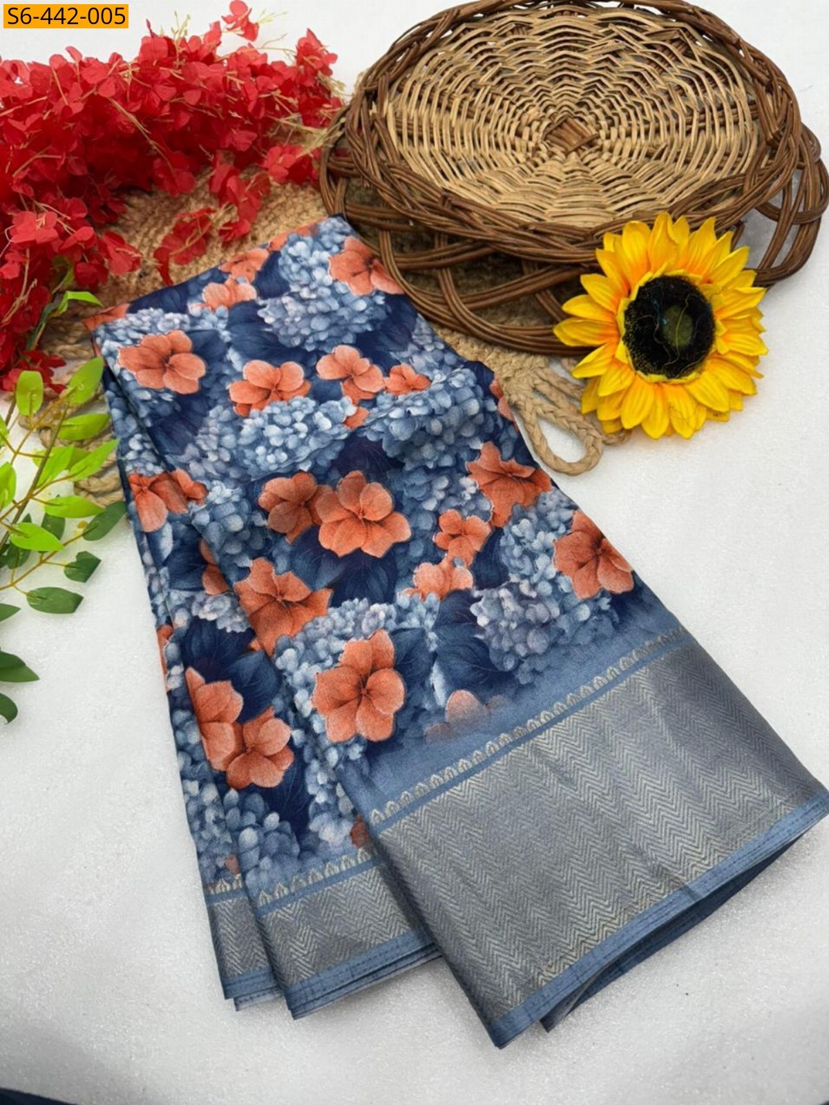 Marshmellow blooming saree