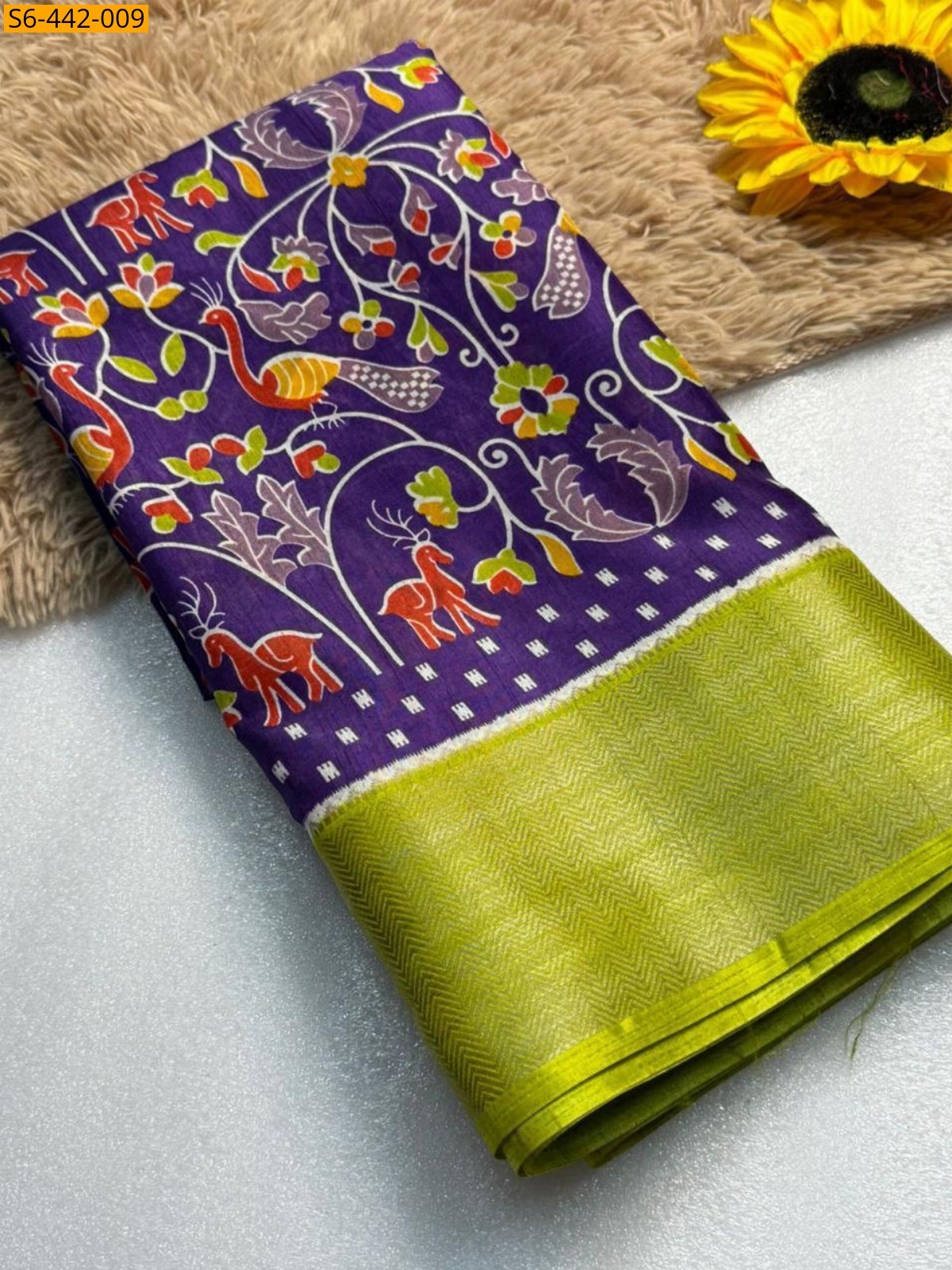 Violet Marshmellow blooming saree