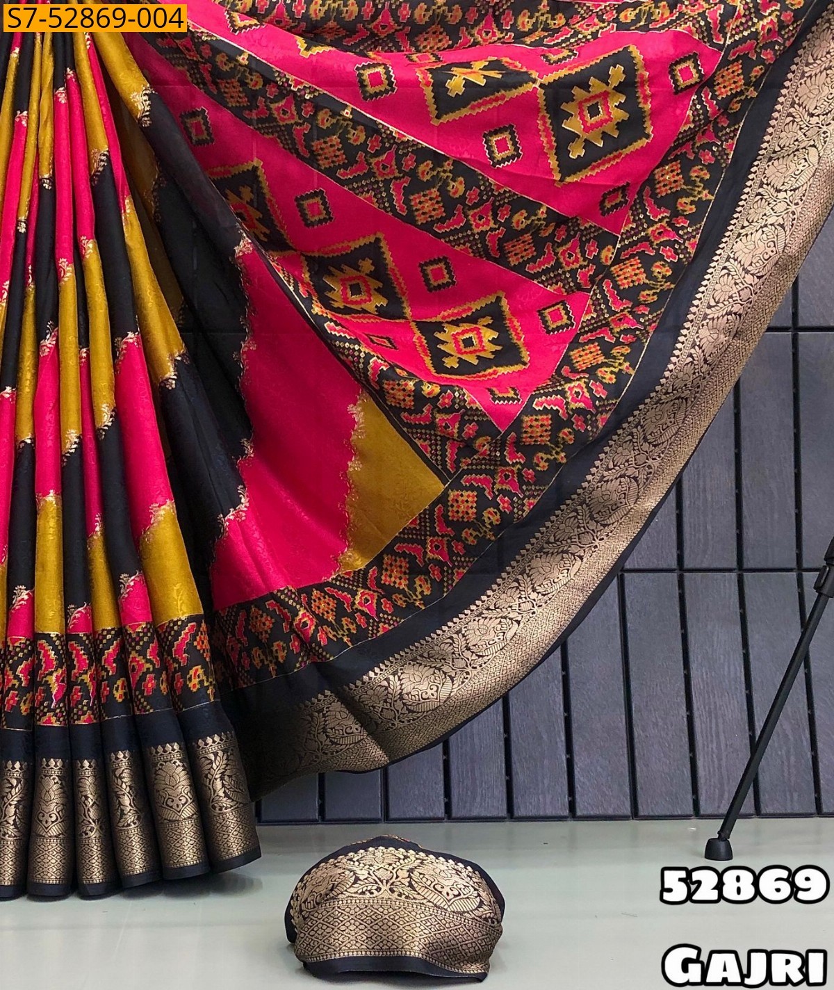 Gajri Soft Dola Massmello Saree