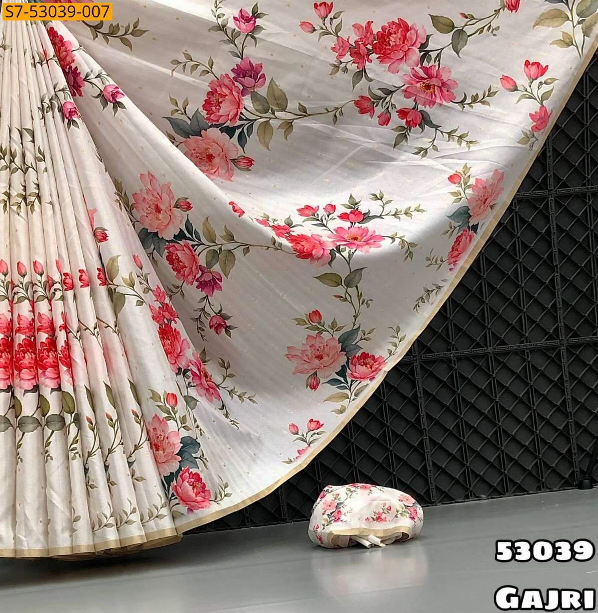 Gajri Fancy Soft Dola Silk Saree